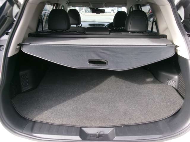 【ラゲッジスペース】広いラゲッジスペースは、日々のお買い物やご家族とのレジャーにも便利にお使いいただけます♪