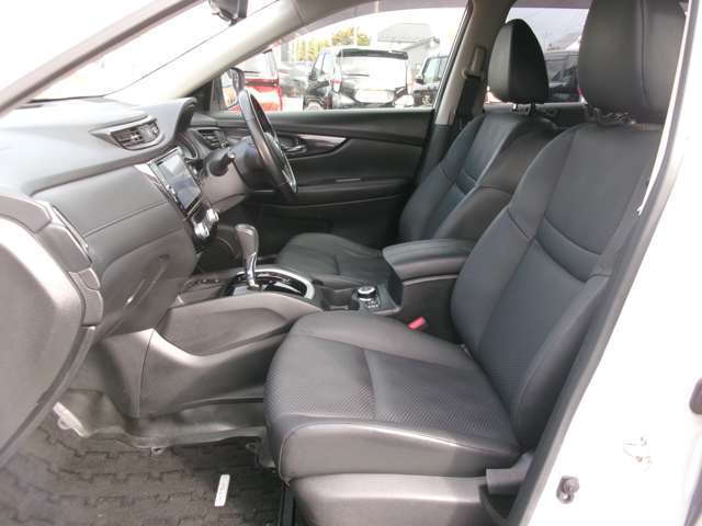 【内装】落ち着いた雰囲気の室内♪シックな内装色でまとまっています。