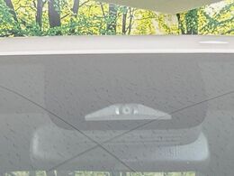 【トヨタセーフティセンス】走行中に前方の車両等を認識し、衝突しそうな時は警報とブレーキで衝突回避と被害軽減をアシスト。より安全にドライブをお楽しみいただけます。