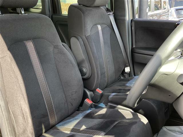 【1列目シート】もちろん車内はキレイです♪よりクリーンな状態をキープしたいお客様には『シート撥水コーティング』がおすすめ！除菌・消臭に効果を発揮し多くの方にご好評いただいております。