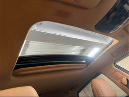 人気オプションのサンルーフ装備！車内も明るくなりドライブがより一層楽しくなります♪