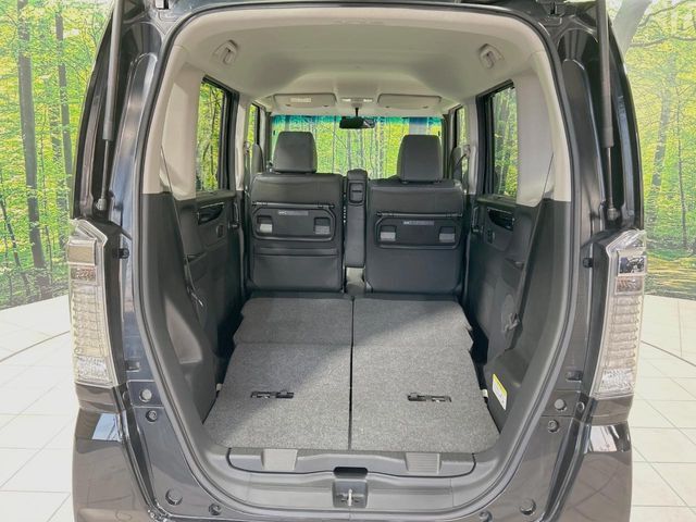 普段のお買い物や通勤、送迎等に十分な荷室スペースを確保しております。セカンドシートを倒すと、大きな荷物の積載も可能です♪