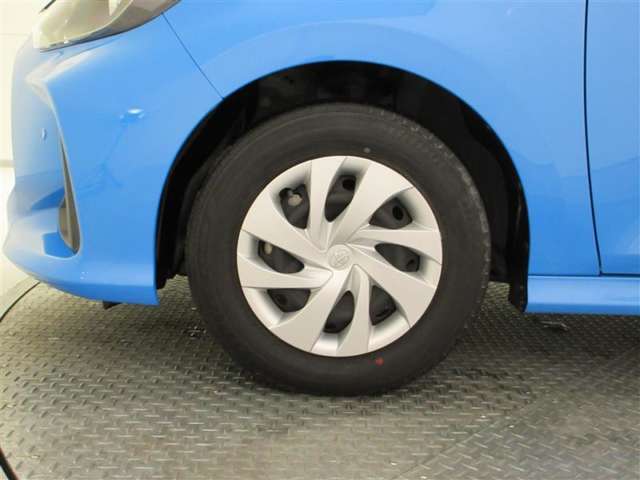 タイヤサイズは 175/70 R14 です。