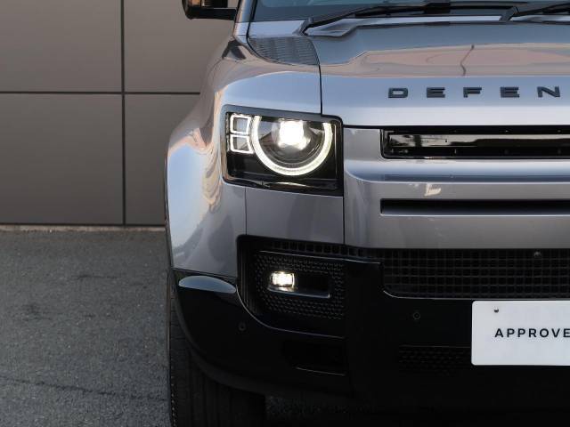 フロント、リアすべてのエクステリアライトにLEDライトを標準装備。LEDライトは長寿命で消費電力も少なく、燃費の向上につながります。また、自然光に近い光を放ち、夜間運転の疲労を軽します。