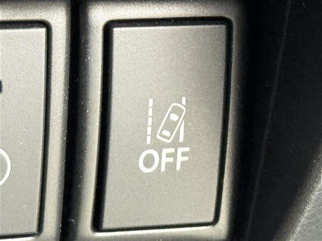 【車線逸脱警報機能】路側へはみ出しそうな時、カメラが道路の端を認識して、ブザーとメーター内表示でお知らせします！機能には限界があるためご注意ください。