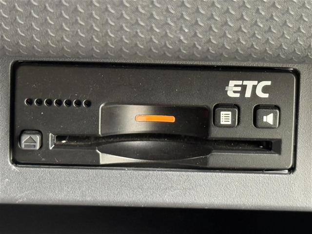 ◆【ETC】有料道路を利用する際に料金所で停止することなく通過できる、ETC車載器（ノンストップ自動料金収受システム機器）が装備されています。セットアップを行うことで利用可能になります。