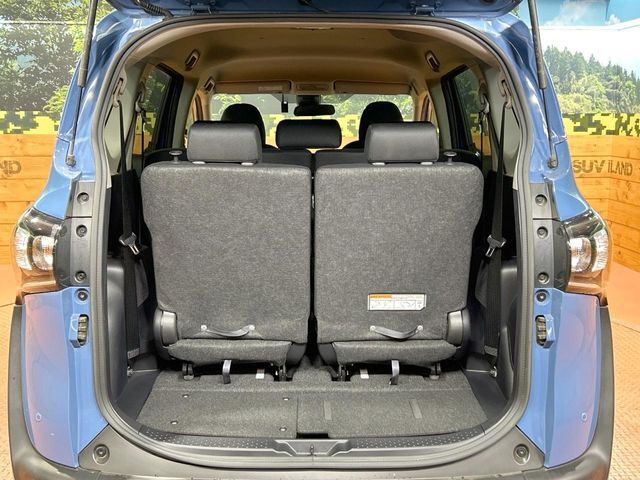 普段のお買い物や通勤、送迎等に十分な荷室スペースを確保しております。セカンドシートを倒すと、大きな荷物の積載も可能です♪