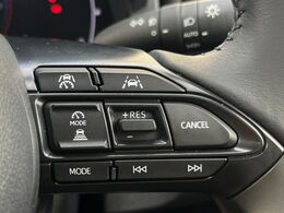 【レーダークルーズコントロール】高速道路での長距離走行が楽に！！自動で速度を保つクルーズコントロールが、衝突軽減システムと連携し、前方の車両を感知して車間を保つように速度調節してくれます！！