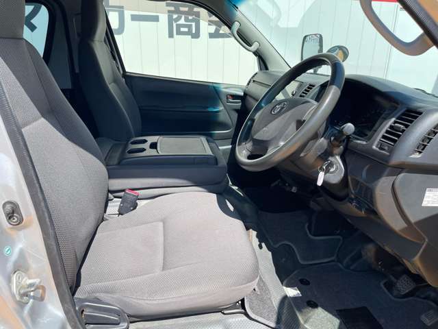 きれいに室内クリーニングをしてから納車致します♪車内の匂い等、お気軽にお問合せくださいませ。