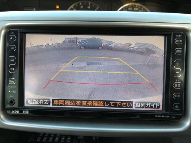 【バックカメラ】駐車時に後方がリアルタイム映像で確認できます☆大型商業施設や立体駐車場での駐車時や、夜間のバック時に大活躍！運転スキルに関わらず、今や必須となった装備のひとつです☆☆