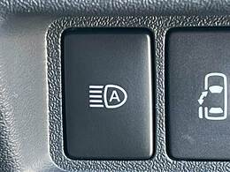 【オートマチックハイビーム】ハイビーム・ロービームをカメラで自動検知し自動で切り替えくれる便利な機能です。