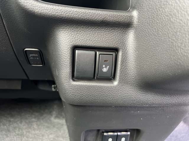 ふぃのの在庫を見ていただきありがとうございます。総在庫700台以上　届出済未使用車専門店でございます。ぜひ一度　0120‐153‐440までお問合せください