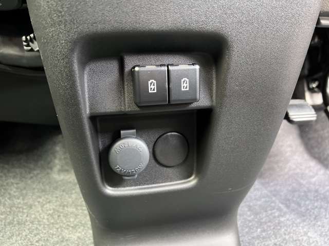 ふぃのの在庫を見ていただきありがとうございます。総在庫700台以上　届出済未使用車専門店でございます。ぜひ一度　0120‐153‐440までお問合せください