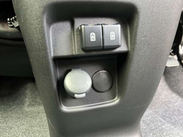 ふぃのの在庫を見ていただきありがとうございます。総在庫700台以上　届出済未使用車専門店でございます。ぜひ一度　0120‐153‐440までお問合せください