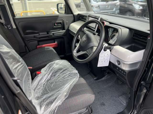 ふぃのの在庫を見ていただきありがとうございます。総在庫700台以上　届出済未使用車専門店でございます。ぜひ一度　0120‐153‐440までお問合せください