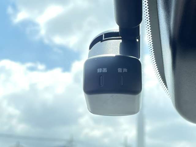 前後にドライブレコーダー装備です！もしもの時やあおり運転の証拠映像は自分の身を守る為にも必要ですね！