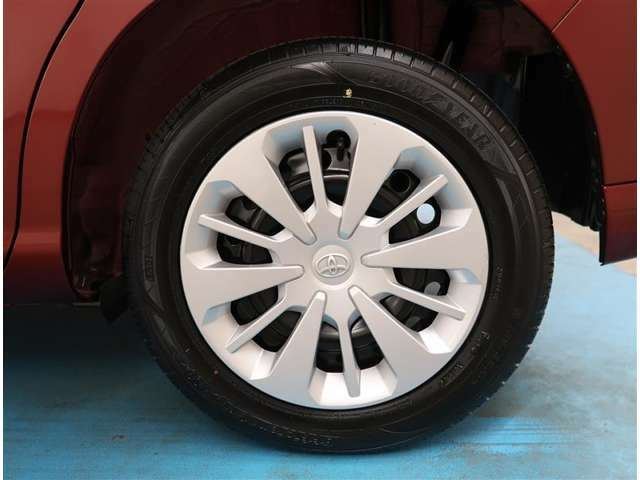 【タイヤ・ホイール】タイヤサイズ165/65R14の純正ホイールです。タイヤ溝は約7mmになります。