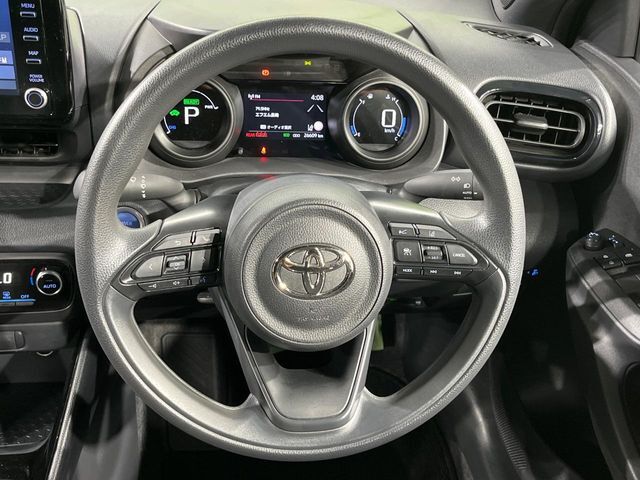 【ステアリングスイッチ】運転中、前方から目線をそらすことなく、オーディオ等の操作が可能な便利機能！安心＆快適なドライブを演出してくれます♪