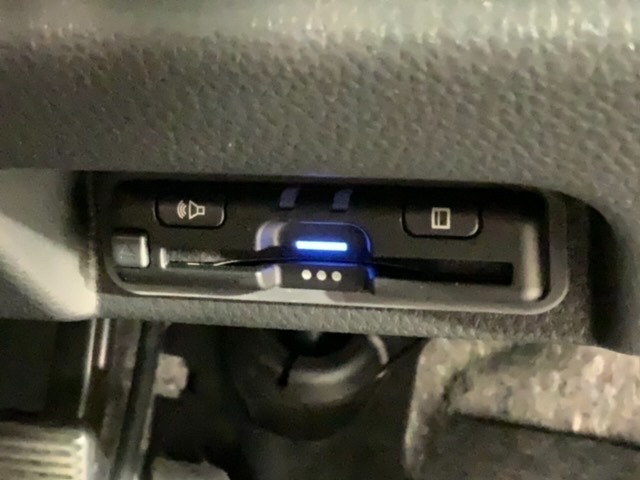 いまや快適なカーライフに欠かせないETCが付いています。