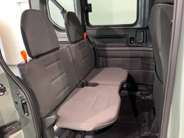 後部座席はいざというときに重宝します。