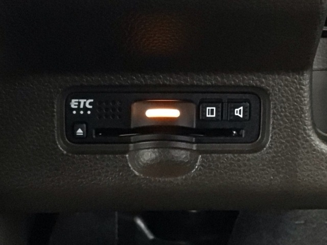 【ETC車載器】もはや必須アイテムのETCを搭載！高速道路のご利用時にとても便利！わずらわしい料金所での現金支払いが不要となりスムーズに通過できます♪