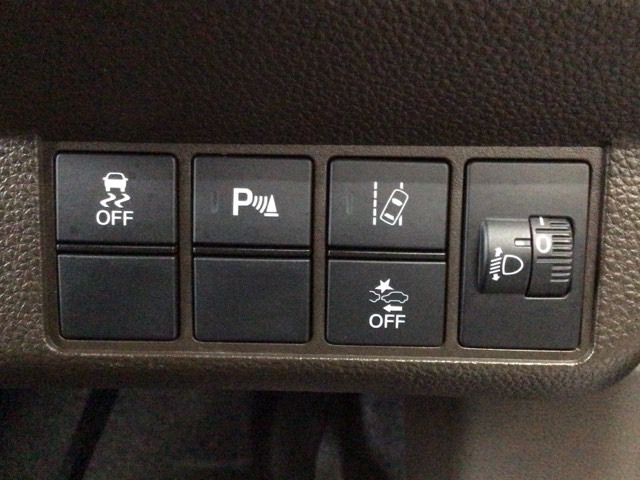 ホンダが推し進める総合先進安全装備のセンシング搭載！　衝突や斜線はみだしなどの危険が予測される時、センサーが警告。ヒューマンエラーを高度先進技術が補完してくれます。