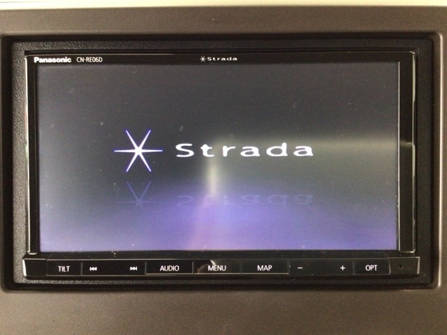 【オーディオ機能】ナビに一体のオーディオは、フルセグTVの他にDVD/CDプレーヤーを装備♪もちろんFM/AMラジオもお聞きいただけますよ♪