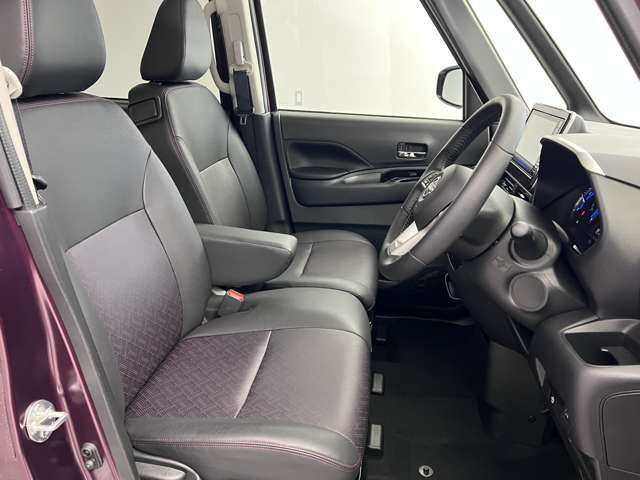 ゆったりと座れる運転席シートです！