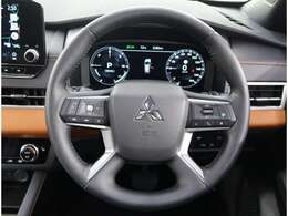 本革巻ステアリングホイール　ハンドルヒーター装備