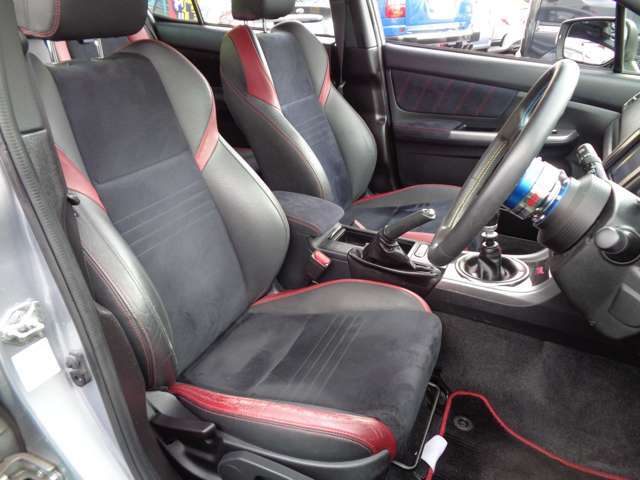 座り心地良好なシートです！これなら長時間の運転でも疲れることなく快適にお乗り頂けます！