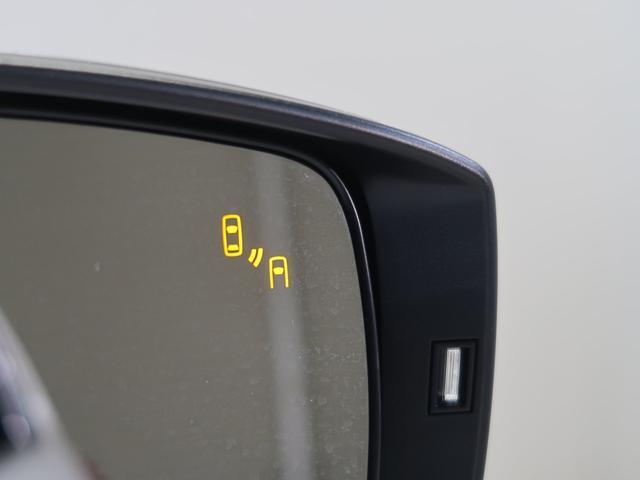 車体後部に内蔵されたセンサーによって、自車の後側方から接近する車両を検知。衝突の危険があるとシステムが判断した場合、ドアミラー内側のLEDインジケーターや警報音でドライバーに注意を促します！！