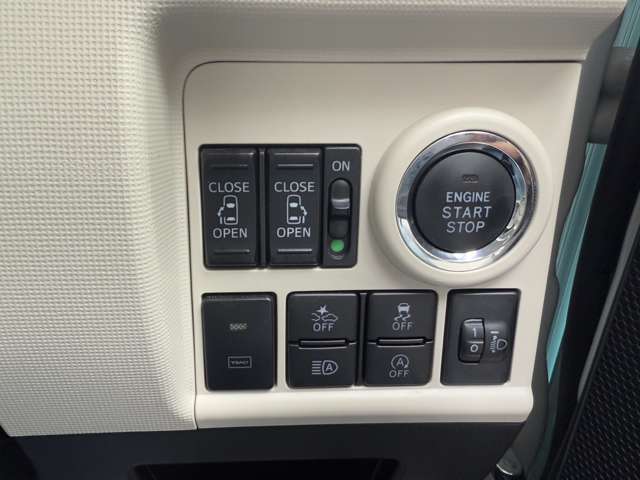 【両側電動スライドドア】ワンタッチで両側のスライドドアの開閉が可能です！もちろんキーからの操作も可能♪お子様を抱いている時・両手いっぱいの荷物時などもピッと開いてくれるドアには感動の気持ちが！？