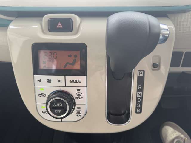 【シフトレバー】シフトもとても操作しやすいデザインになっております！運転する人の事を第一に考えた操作性の高い仕様です☆