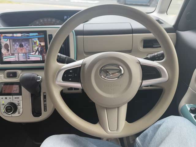 【純正ステアリング】手にしっかり馴染みとても運転しやすいハンドルです♪高級感もにじみ出ております☆