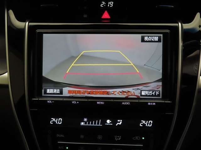 バックモニターを装備しています。車庫入れ時等に車両後方が確認出来るのでとても便利です。