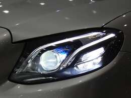 視認性が良くドライバーの運転をサポートするマルチビームLEDヘッドライトを採用！LEDインテリジェントライトシステム、アダプティブハイビームアシスト＋も装備しており、夜間の運転も安心して頂けます！！