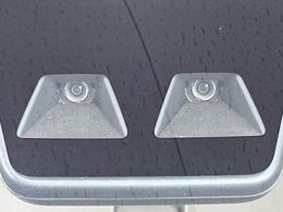 【スマートアシスト】走行中に前方の車両等を認識し、衝突しそうな時は警報とブレーキで衝突回避と被害軽減をアシスト。より安全にドライブをお楽しみいただけます。