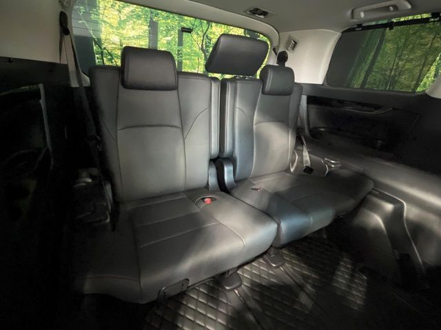 3列目シートはもちろん状態良好☆大人でもゆったりと座って頂けますので、大人数でのお出かけもラクラクです♪ご家族で、気の知れた仲間で、ドライブに行くのが楽しみですね♪