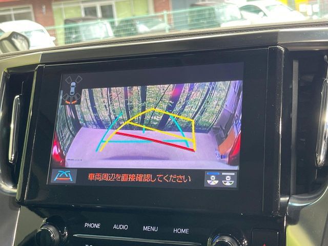 【バックカメラ】駐車時に後方がリアルタイム映像で確認できます。大型商業施設や立体駐車場での駐車時や、夜間のバック時に大活躍！運転スキルに関わらず、今や必須となった装備のひとつです！