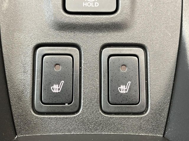 【シートヒーター】運転席/助手席共にシートヒーターを装備。季節を問わず快適にドライブできます。