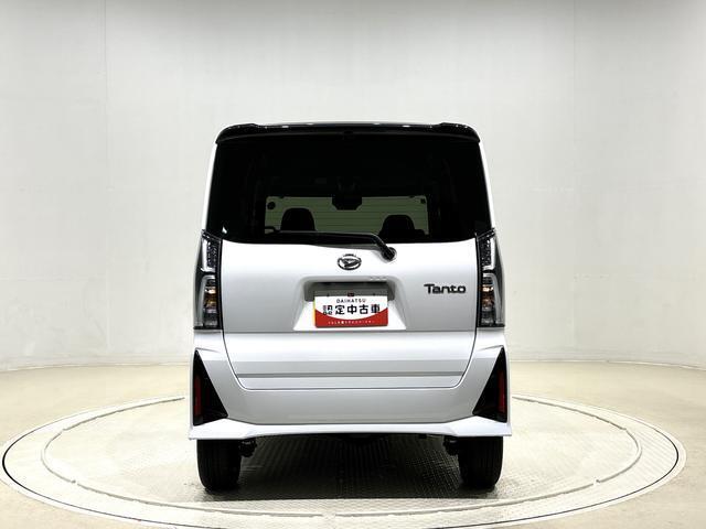 バックドア開口幅1，007mm、開口高1，061mm、荷室フロア高580mmの大きな開口部で、荷物の積み下ろしがとっても楽ちん！是非ご来店のうえご確認ください。