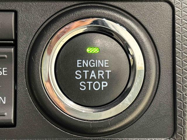 電子カードキーを携帯していれば、ボタンを押すだけでエンジンの始動がスマートに行えます。