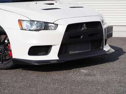 オリジナルカーボンアンダースポイラーも綺麗に仕上がっています