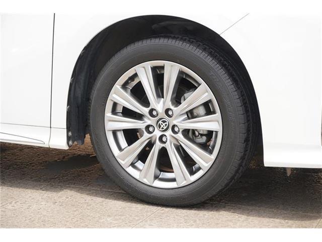 純正18インチ10本スポーク高輝度塗装アルミホイール装備☆タイヤサイズは235/50R18になります☆