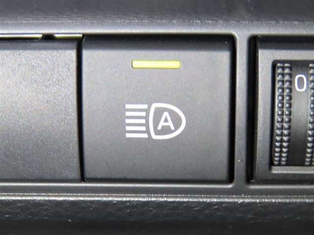 オートマチックハイビームを装備しております。
