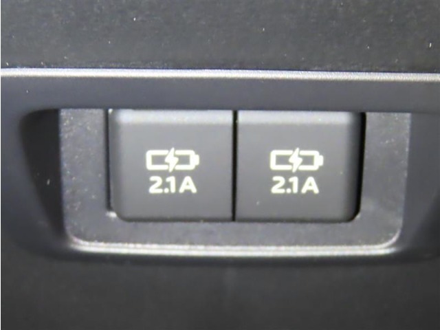 充電用USB端子を装備しております。
