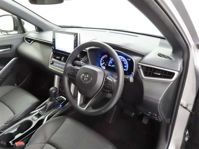シンプルで使いやすいデザインの運転席です。