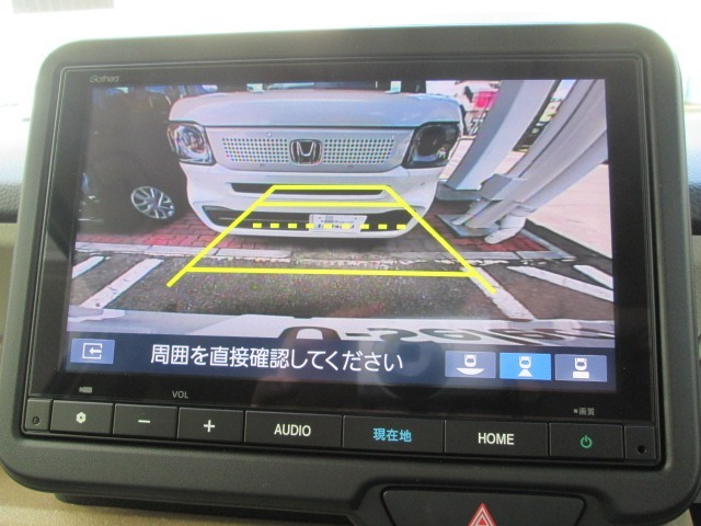 バックカメラで駐車も安心です。