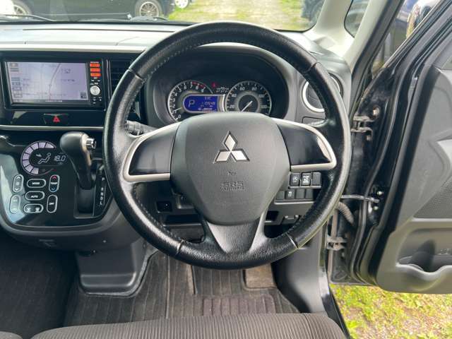 ハンドルすれキズも少なくきれいです。