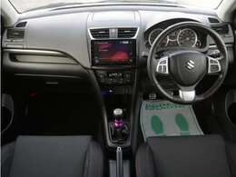 すっきりとしたスイフトスポーツらしいデザインのダッシュ回り！フロントビューの視認性もよく運転しやすいと思います★